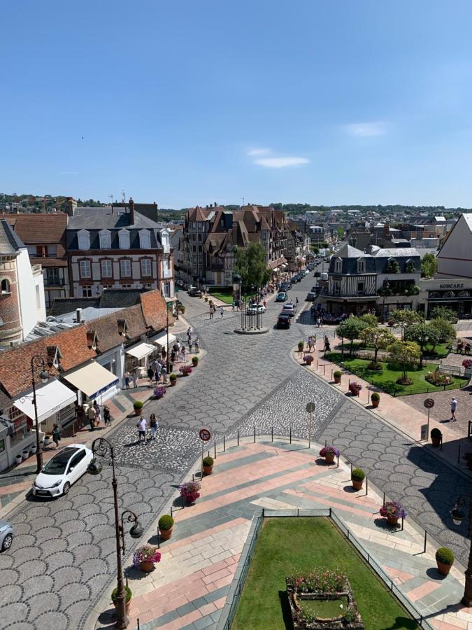 Duplex Au Coeur De Deauville Avec Vue Imprenable Et Parking Prive المظهر الخارجي الصورة