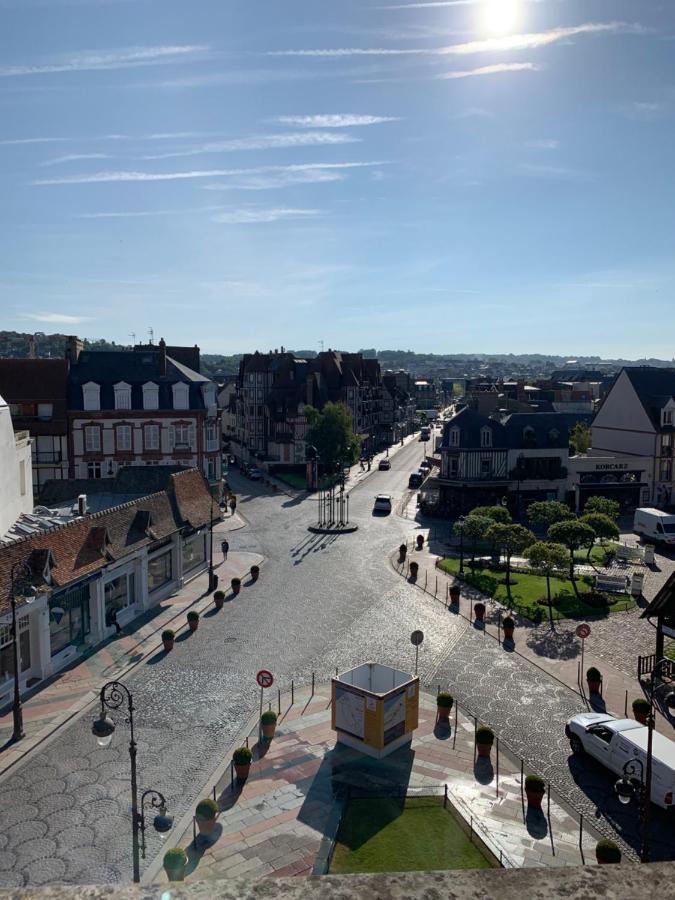 Duplex Au Coeur De Deauville Avec Vue Imprenable Et Parking Prive المظهر الخارجي الصورة