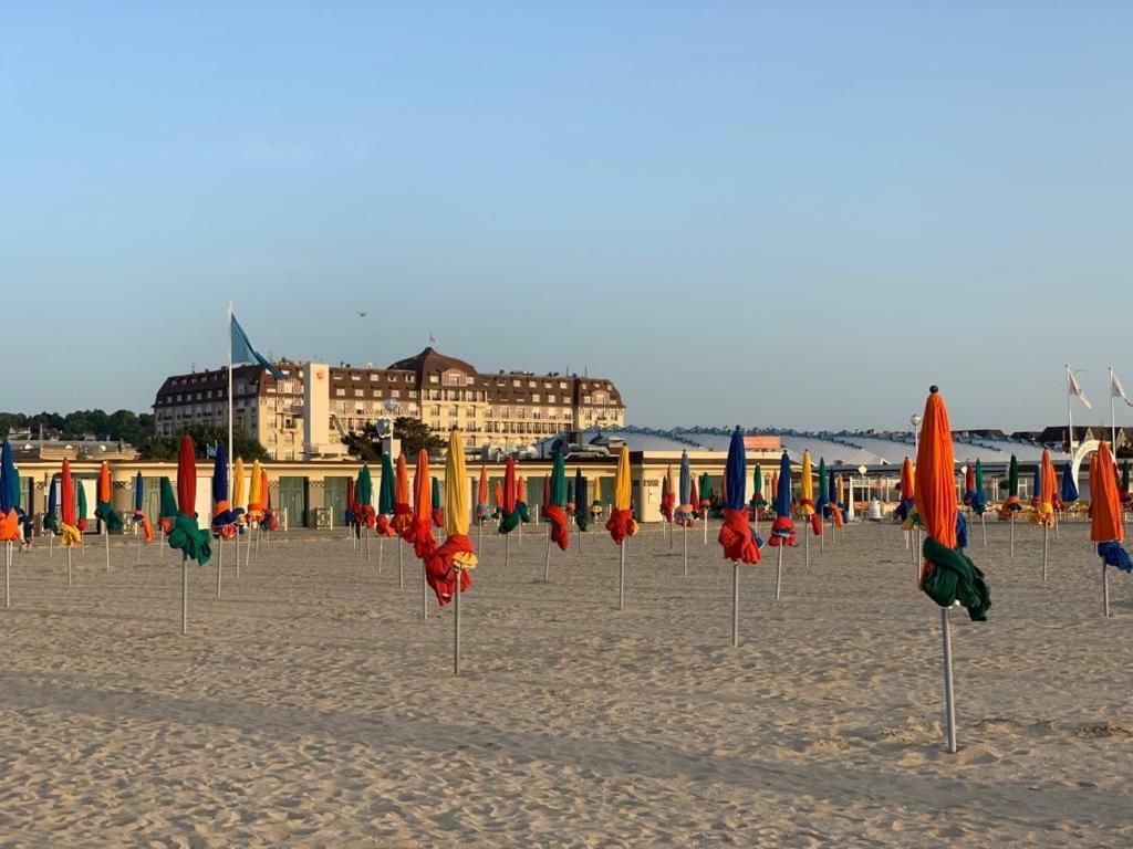 Duplex Au Coeur De Deauville Avec Vue Imprenable Et Parking Prive المظهر الخارجي الصورة